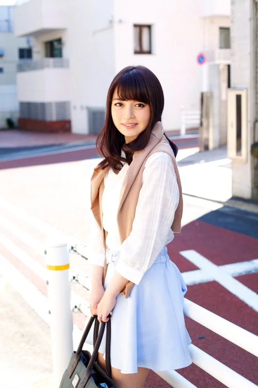 飯山沙織 無料サンプル画像(1) 【【無料動画】素人がいっぱい【フル動画】】
